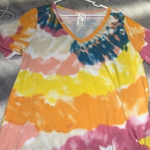 T-shirt with tags XL